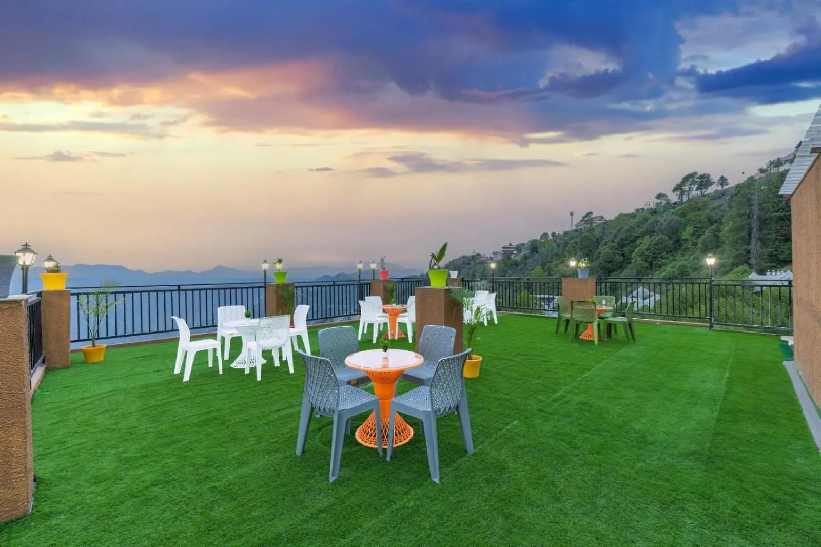 Hotel Kufri Hillside Inn L Roof Top L By Charvi Retreat Shimla